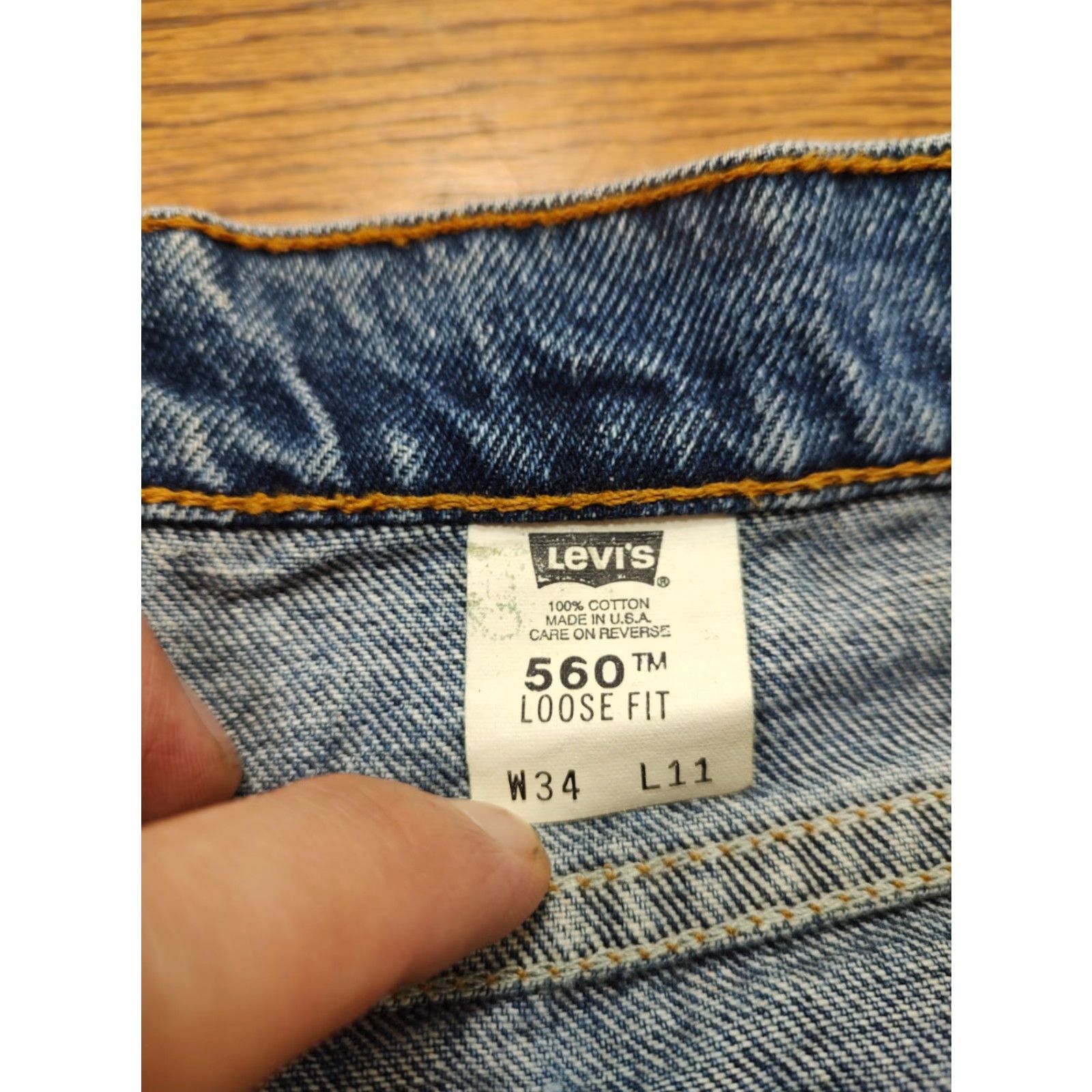 Levi's VINTAGE Levi's 560 Shorts Bermuda Men 33x10 Blue Denim Orange Tab 5-Pocket Relaxed Loose Fit 90s USA Mens Size US 33 - 6 Thumbnail