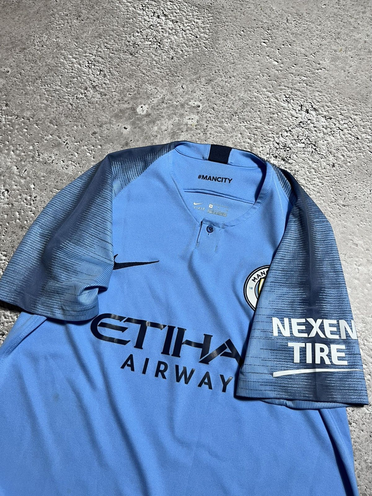 Nike Nike Manchester City 2018 Home Jersey Shirt Size M Size US M / EU 48-50 / 2 - 9 Thumbnail