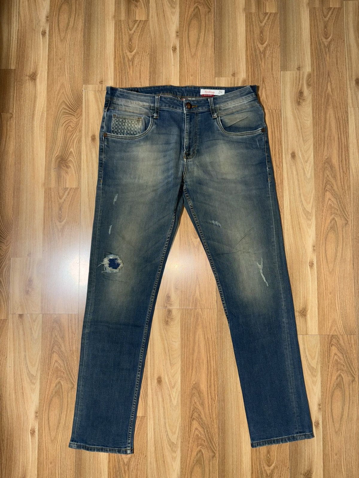 Ed Hardy VTG Ed Hardy "Dagger" Slim Taper Jean Embossed Skull Size 34 Size US 34 / EU 50 - 1 Thumbnail