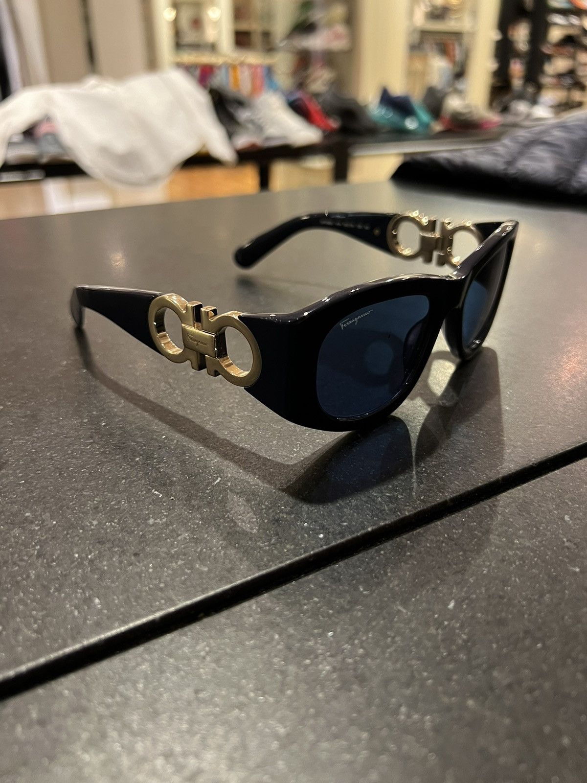 Salvatore Ferragamo Ferragamo Gancini Oval Sunglasses Navy Size ONE SIZE - 3 Thumbnail