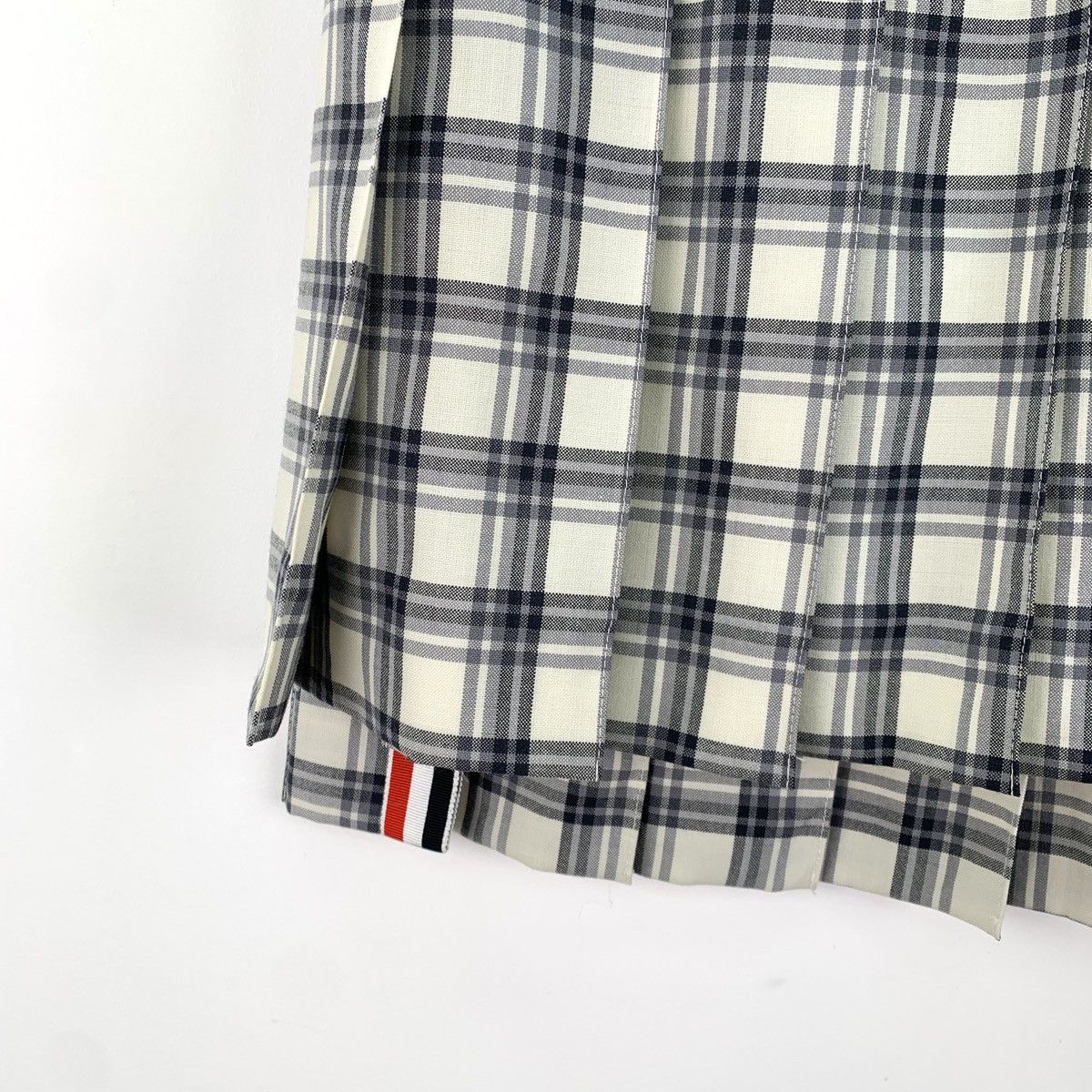 Thom Browne Thom Browne Color-block Plaid Wool Pleated Mini Skirt K26WX Size 26" / US 2 / IT 38 - 4 Thumbnail