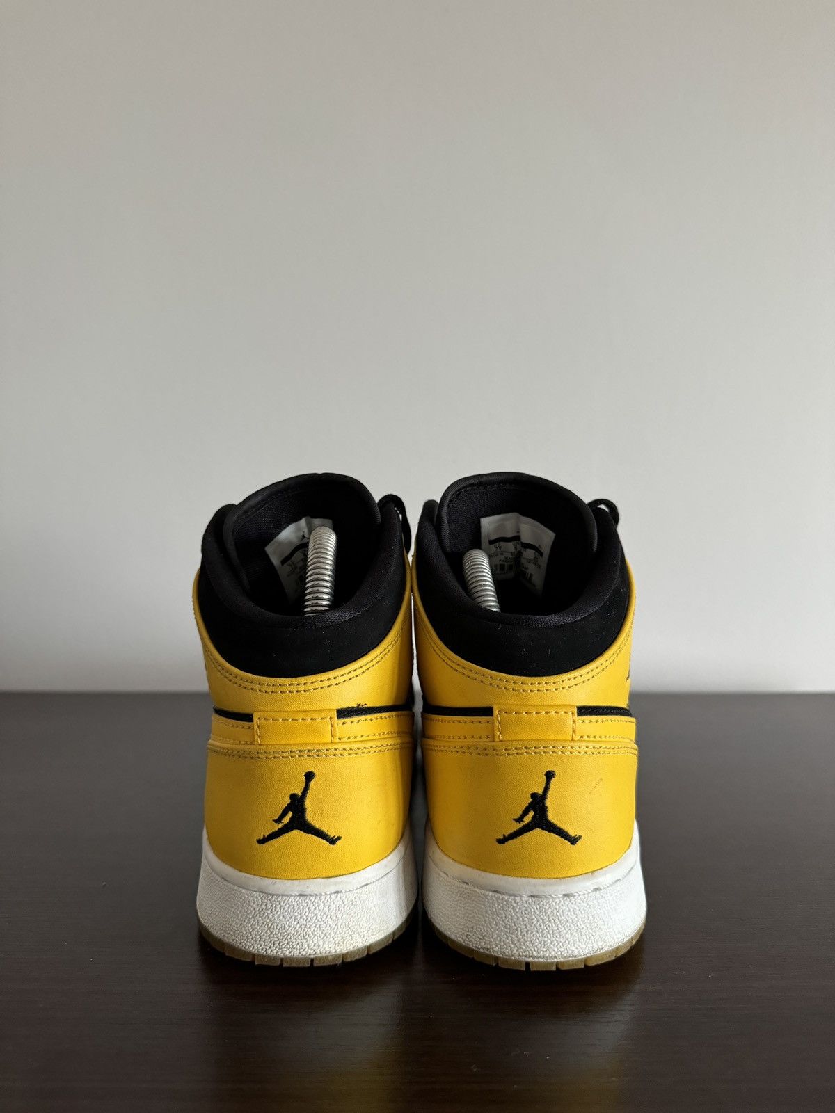 Nike Nike Air Jordan 1 Retro Mid GS “New Love”2016 Sneakers Size US 7 / EU 40 - 4 Thumbnail
