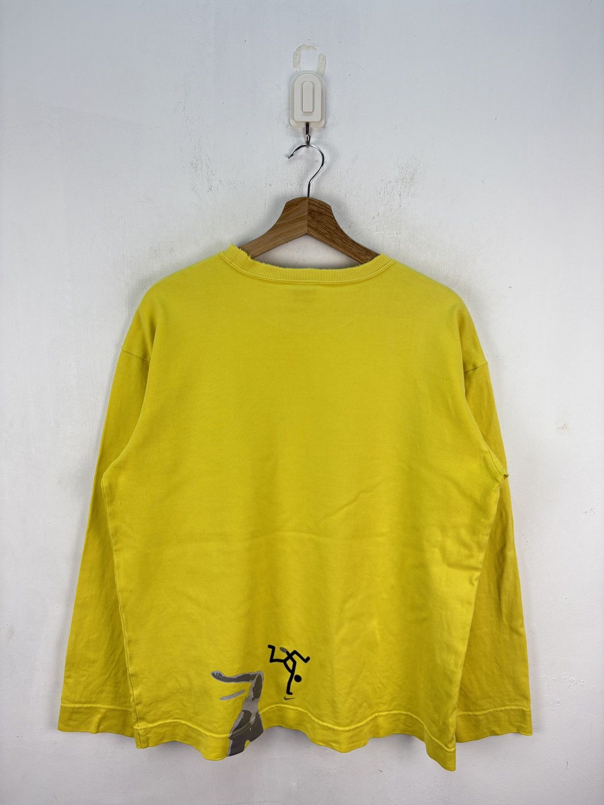 Nike Vintage Distressed Nike Frisbee Sport Long Sleeve Yellow Size US L / EU 52-54 / 3 - 4 Thumbnail
