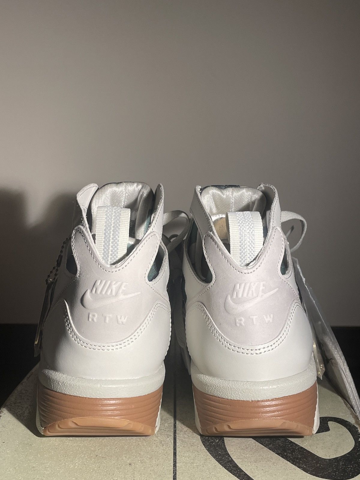 Corteiz × Nike Corteiz Nike Air Trainer Huarache Light Bone Size US 10 / EU 43 - 5 Thumbnail