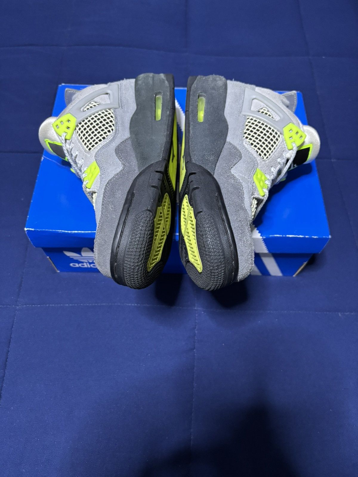 Jordan Brand Jordan 4 Retro SE GS Neon 95 2020 Size 6.5Y Size US 6.5 / EU 39-40 - 4 Thumbnail