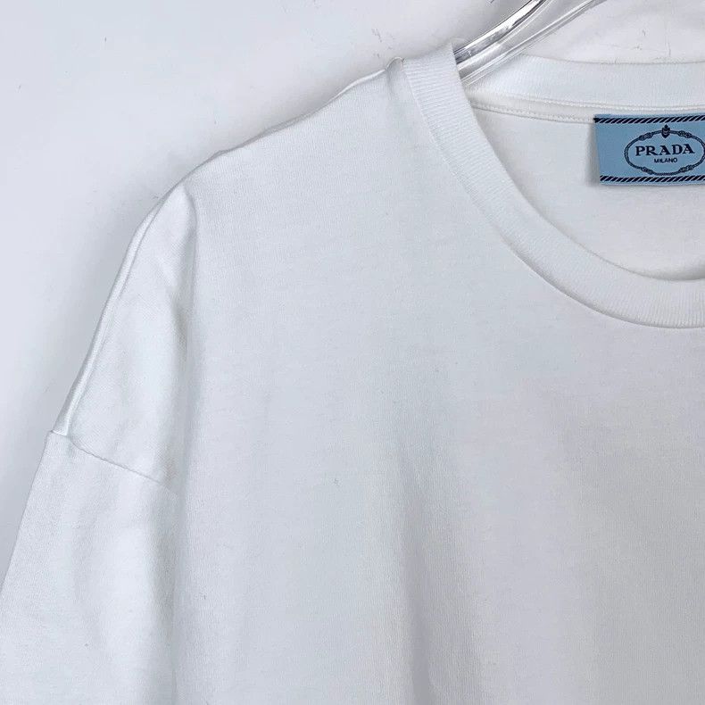Prada Prada 21 styles of metal logo triangle logo round neck whit Size US L / EU 52-54 / 3 - 3 Thumbnail