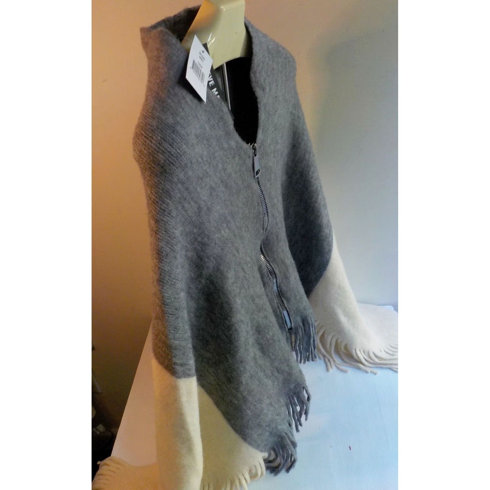 Steve Madden Steve Madden Sweater Cape/Poncho One Size 2 Tone Zip Front Gray/Ivory Acrylic Womens Size ONE SIZE - 3 Thumbnail