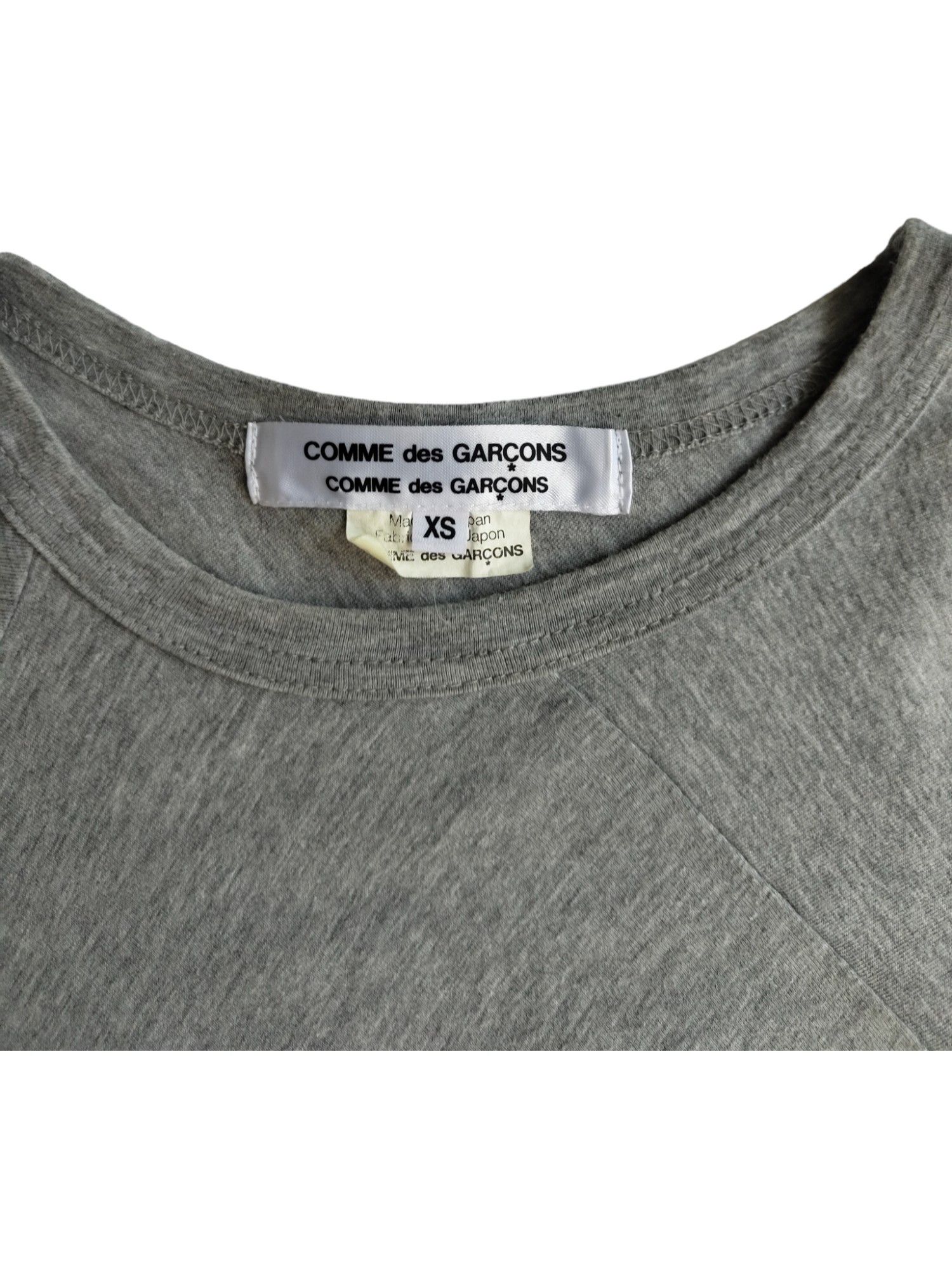 Comme des Garcons Grey Short Sleeve T-Shirt With Asymmetric Stitching Size XS / US 0-2 / IT 36-38 - 3 Thumbnail
