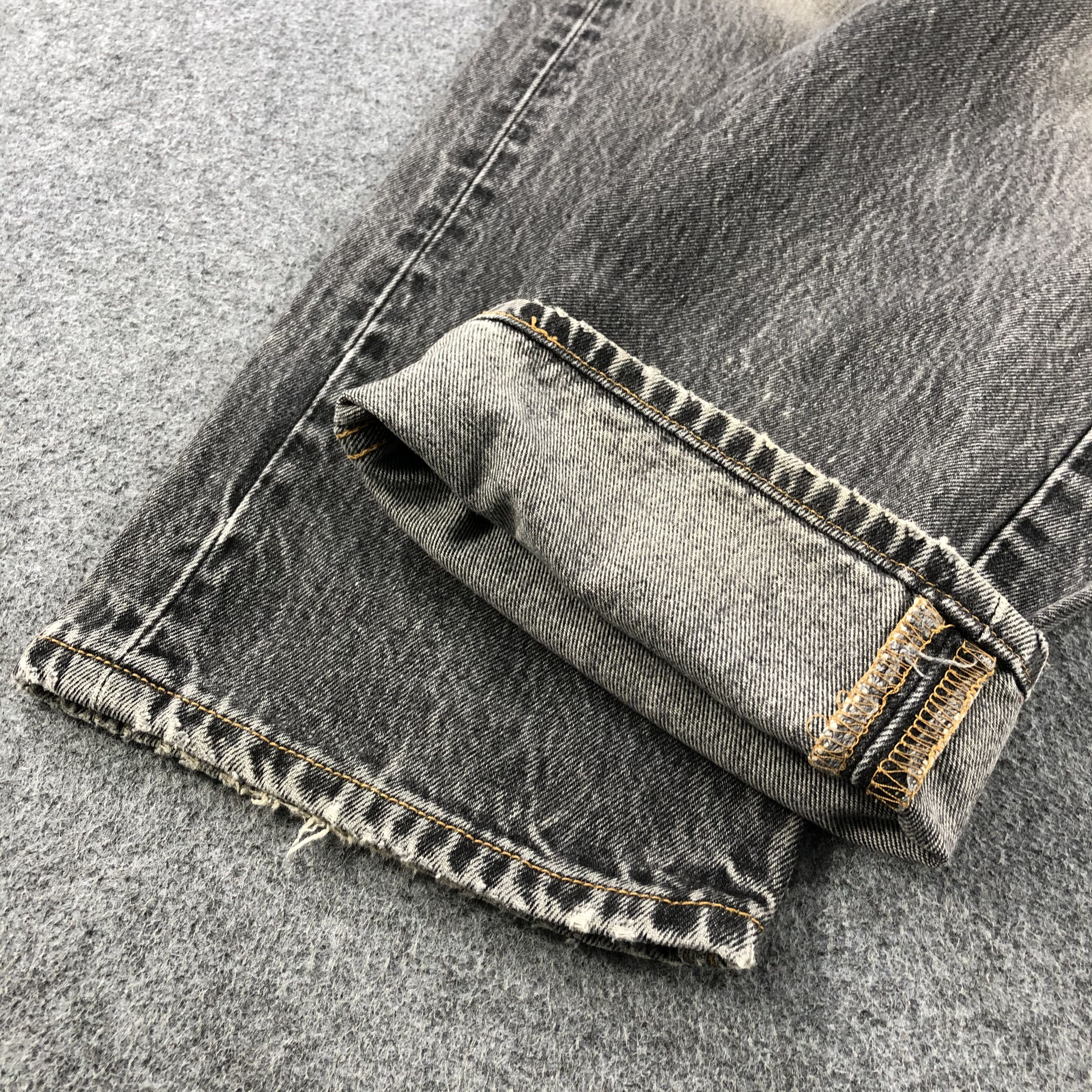 Levi's Vintage Faded Black Levis 501 Jeans-JM1666 Size US 35 - 7 Thumbnail