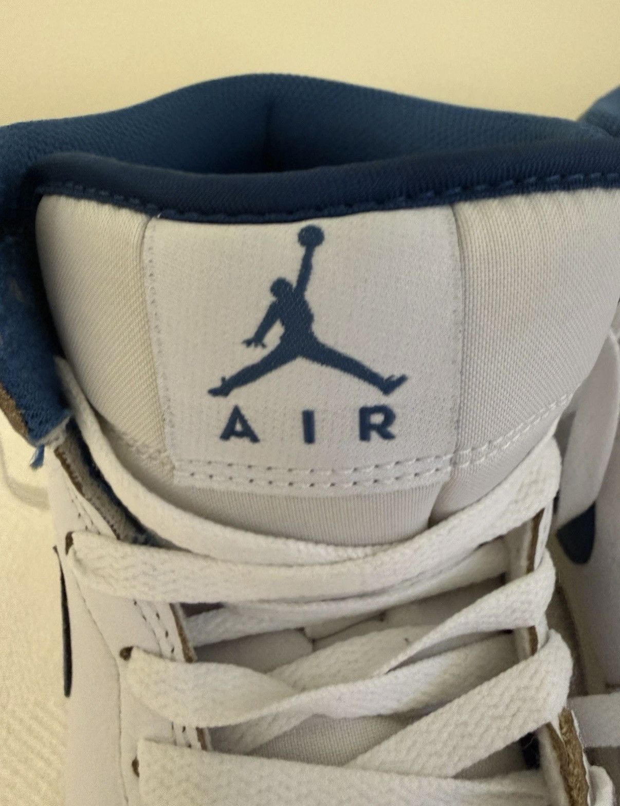Nike 8.5 Air Jordan Retro 1 Mid white industrial blue Size US 8.5 / EU 41-42 - 3 Thumbnail