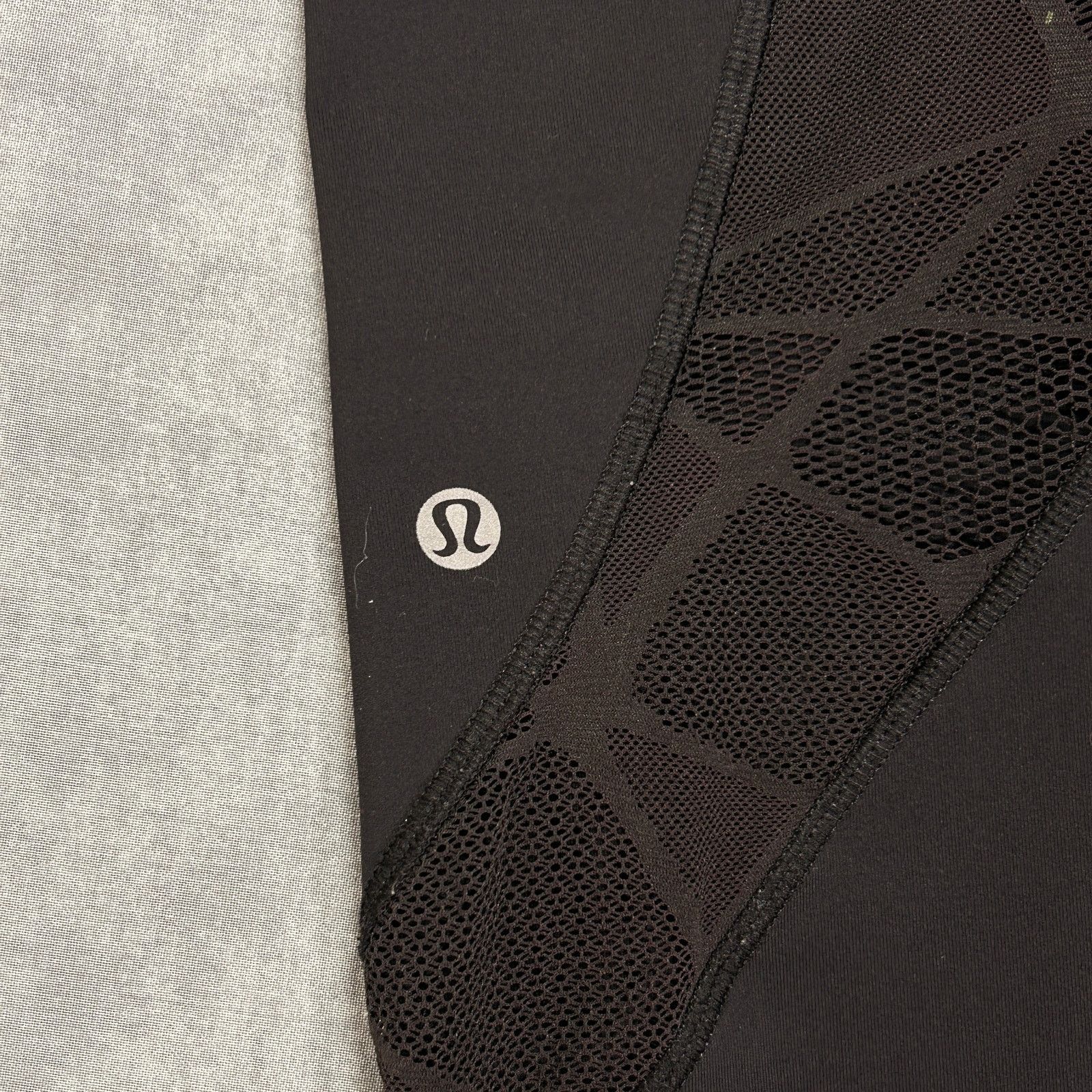 Lululemon Lululemon Inspire Tight abstract mesh panel leggings wms 6 Size 28" / US 6 / IT 42 - 5 Thumbnail