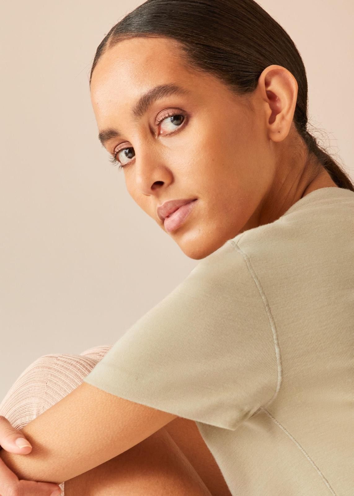 Loro Piana o1srvl11e1024 Cocooning Sedona Short Sleeve T-Shirt in Beige Size XL / US 12-14 / IT 48-50 - 4 Thumbnail