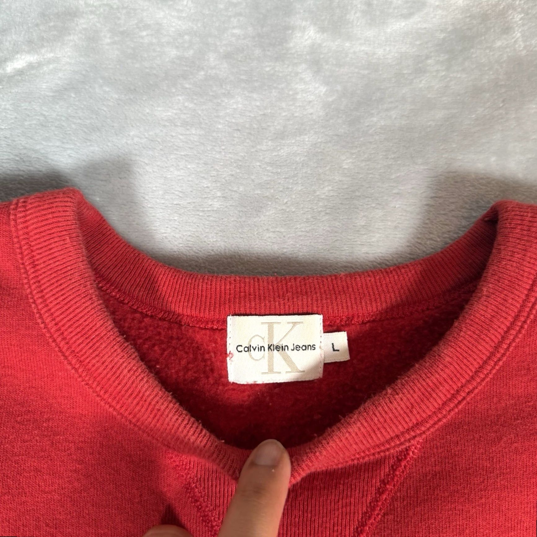 Calvin Klein VINTAGE Calvin Klein Jeans Sweatshirt Mens Large Red 90s Logo Graphic Pullover Crew Neck, Fleece, Cotton-Polyester, Made in USA, Pre-owned Mens L Size US L / EU 52-54 / 3 - 3 Thumbnail