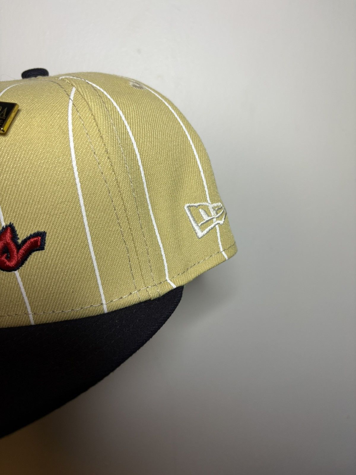 New Era Sz 7 5/8 MLB Cleveland Indians Fitted Hat + Pin Size ONE SIZE - 5 Thumbnail