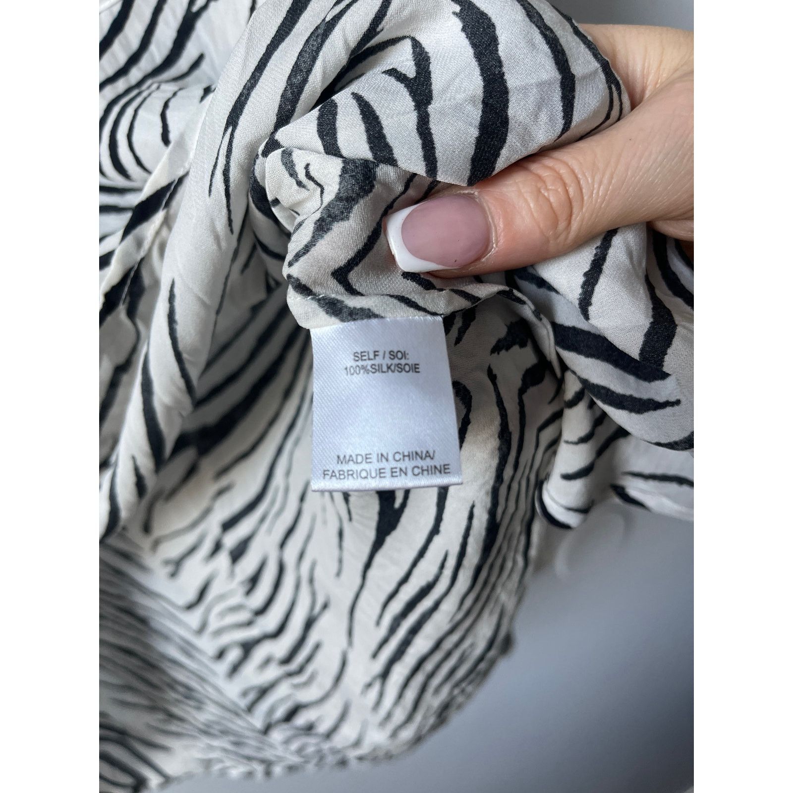 Designer × Haute Hippie Haute Hippie Zebra Print Silk Crepe de Cine Blouse Size S / US 4 / IT 40 - 8 Thumbnail