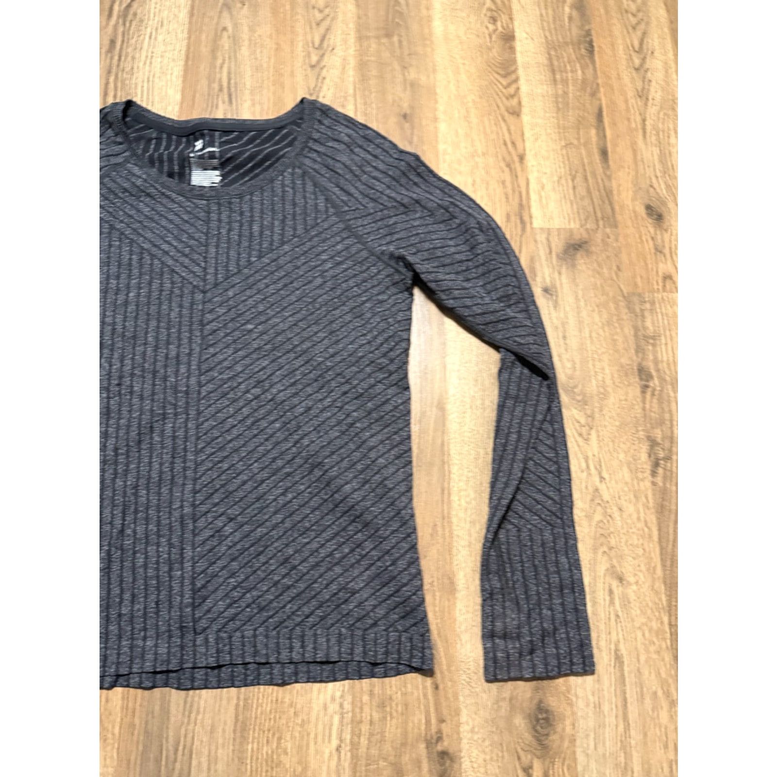 Vintage All in Motion Shirt Womens Medium Gray Black Stripe Long Sleeve Athletic Wear Size M / US 6-8 / IT 42-44 - 4 Thumbnail