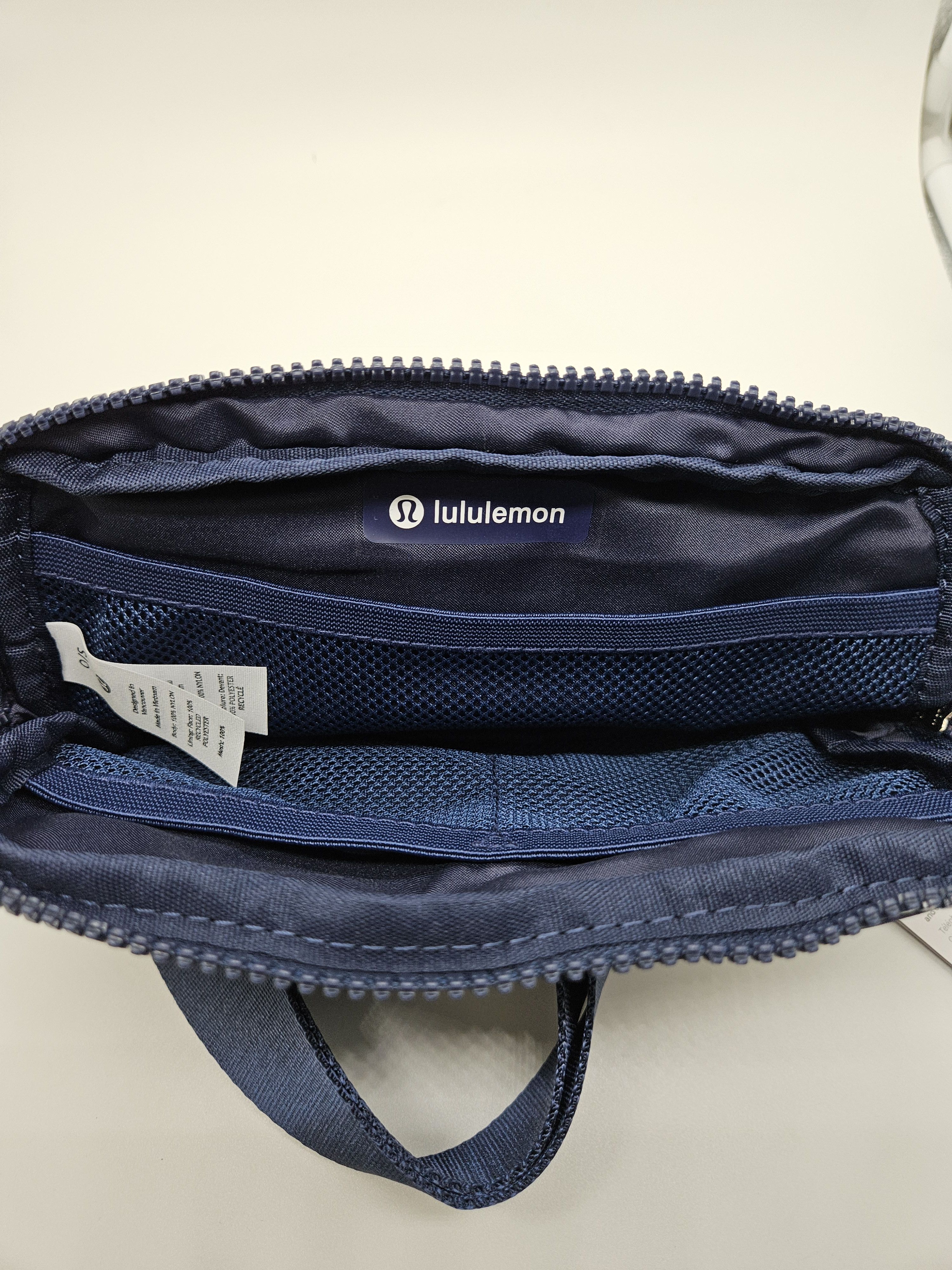 Lululemon Lululemon Everywhere Belt Bag 1L (True Navy) NWT. Size ONE SIZE - 5 Thumbnail