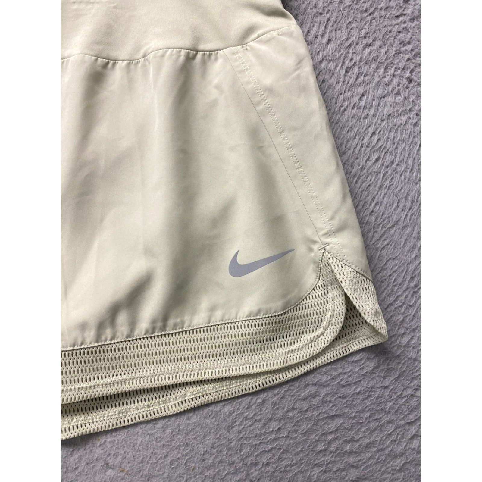 Nike Nike Dri-Fit Crew Running Shorts Lemon Green Womens Size Large /87-87 L Size 36" / US 14 / IT 50 - 2 Thumbnail