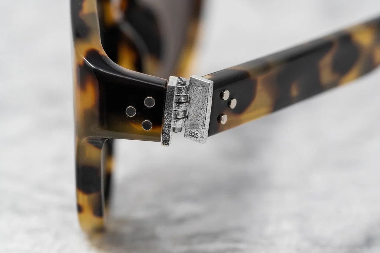 Ann Demeulemeester Ann Demeulemeester Sunglasses Flat Tortoise Shell and Grey Size ONE SIZE - 11 Thumbnail
