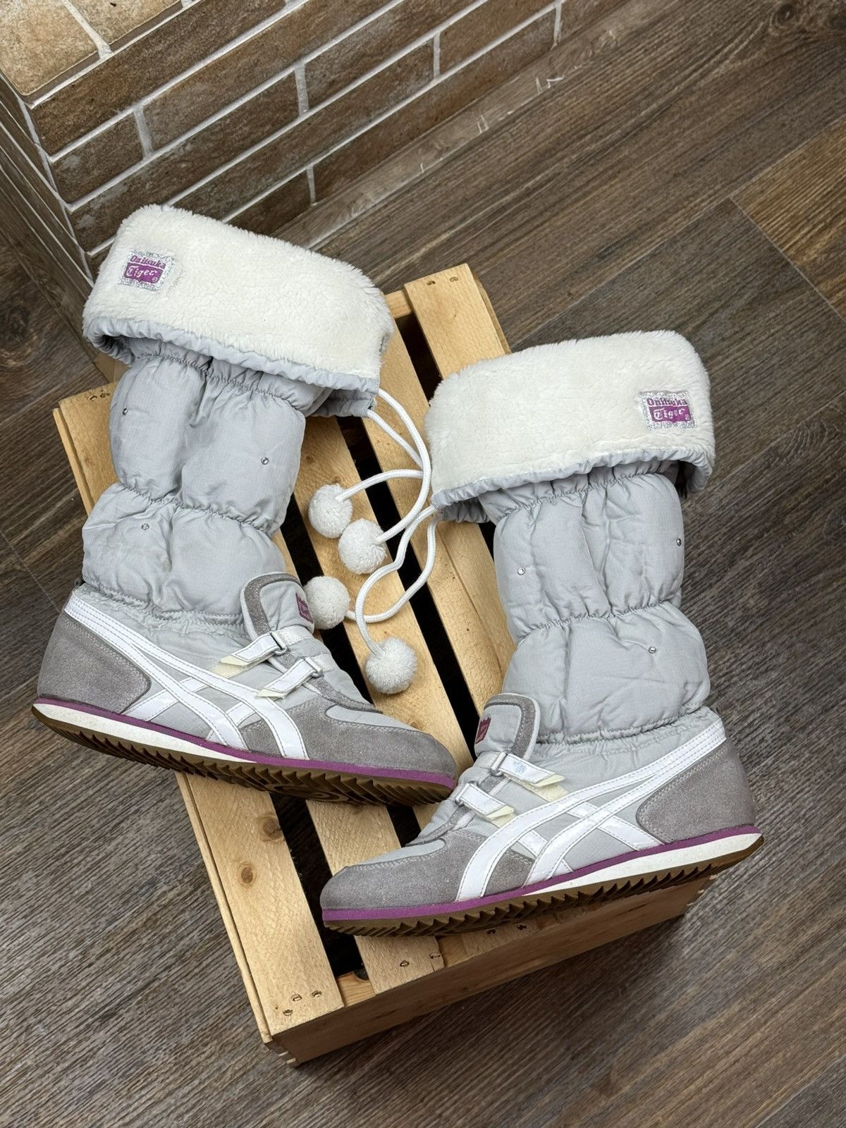 Onitsuka Tiger Womans Asics Onitsuka Tiger Faux Fur Y2K Gray Snow Boots Size US 10 / IT 40 - 3 Thumbnail