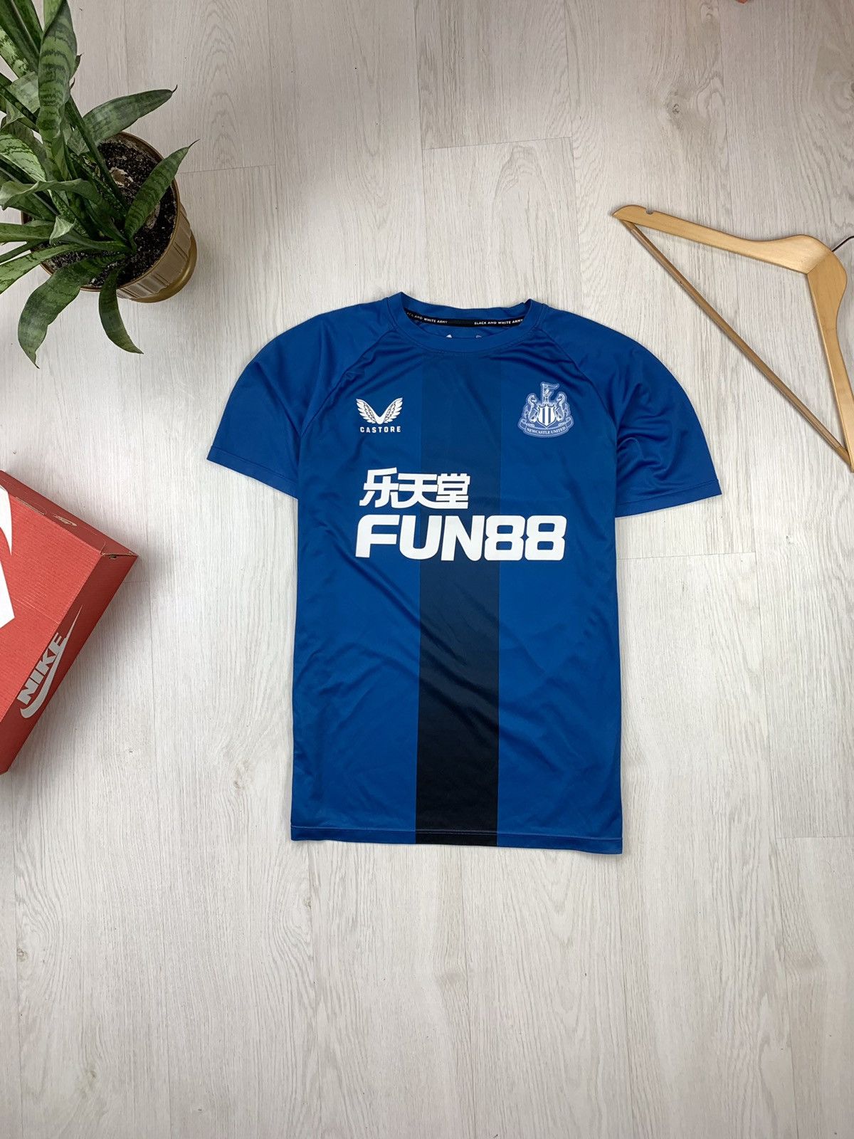 Castore Castore Newcastle United FC 2021-2022 Training Jersey Size M Size US M / EU 48-50 / 2 - 1 Thumbnail