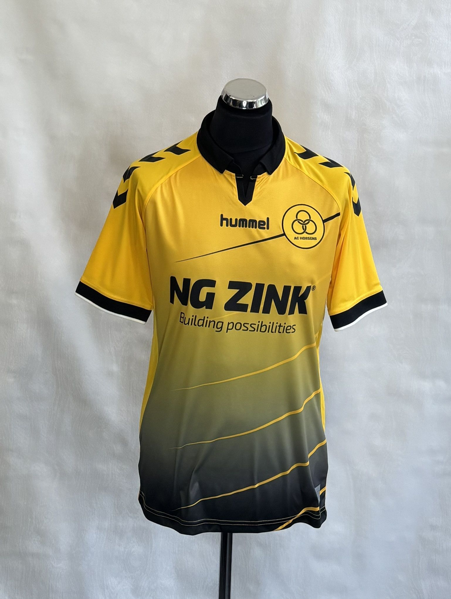 Hummel AC Horsens 2019/2021 Hummel Football Jersey Size M Size US M / EU 48-50 / 2 - 1 Thumbnail
