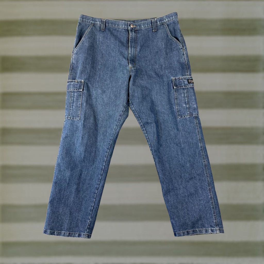 Wrangler Wrangler Cargo Jeans Mens 42x32 Blue Denim Straight Leg Outdoor Classic Jeans Mens 42in Regular Jeans Blue Wrangler Cargo Straight Mens Boys? Size US 42 / EU 58 - 1 Thumbnail
