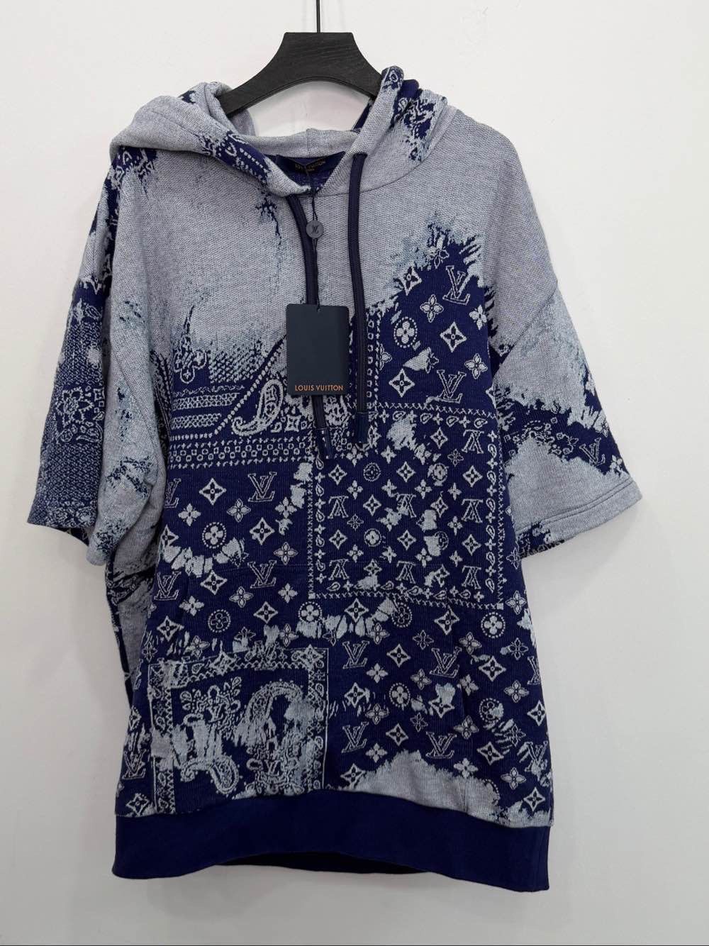 Louis Vuitton Louis Vuitton Monogram Bandana Hoodie T-Shirt Size L Size US L / EU 52-54 / 3 - 1 Thumbnail