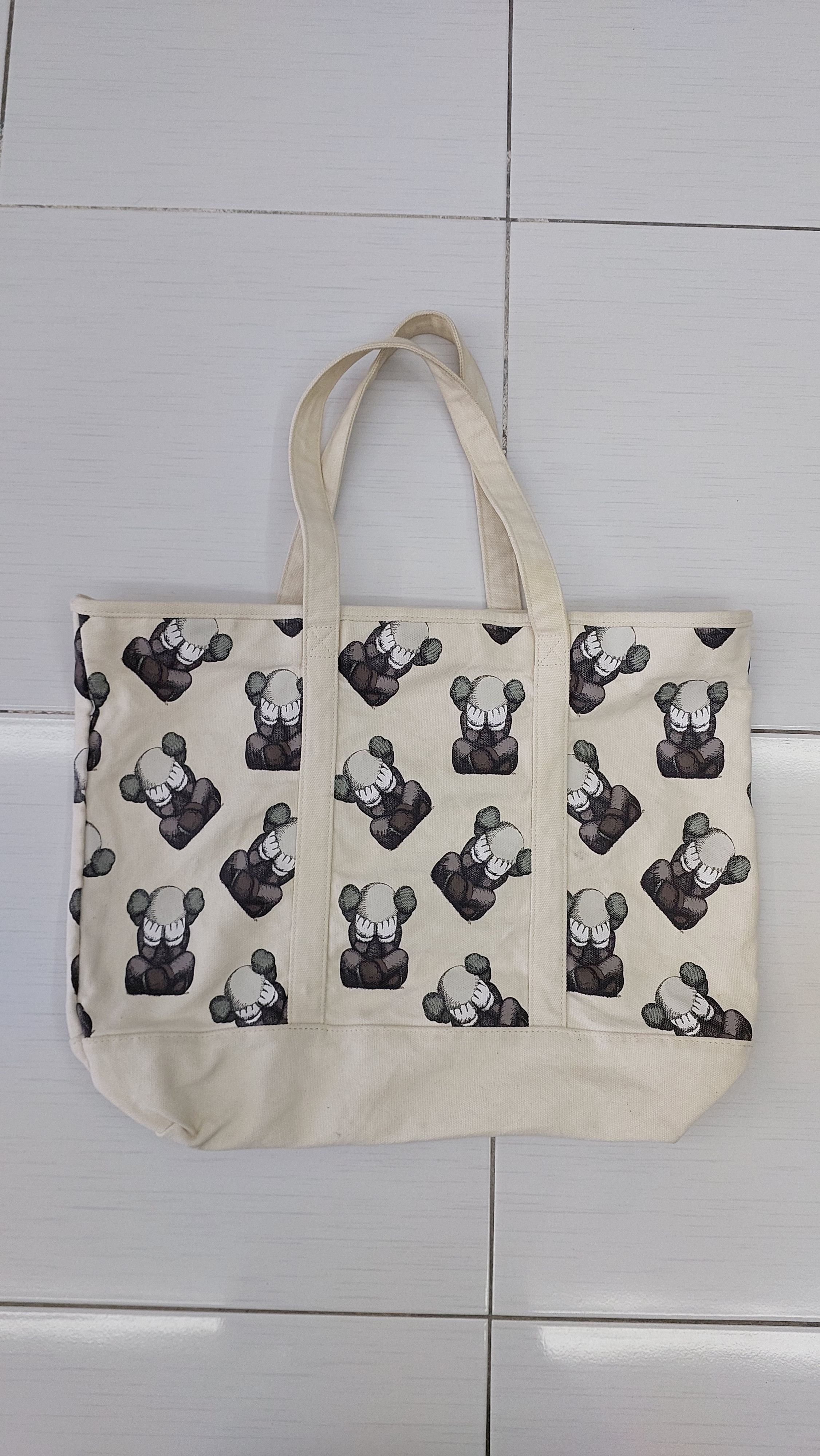 Japanese Brand × Kaws × Uniqlo UNIQLO x KAWS TOTE CANVES BAG Size ONE SIZE - 11 Thumbnail