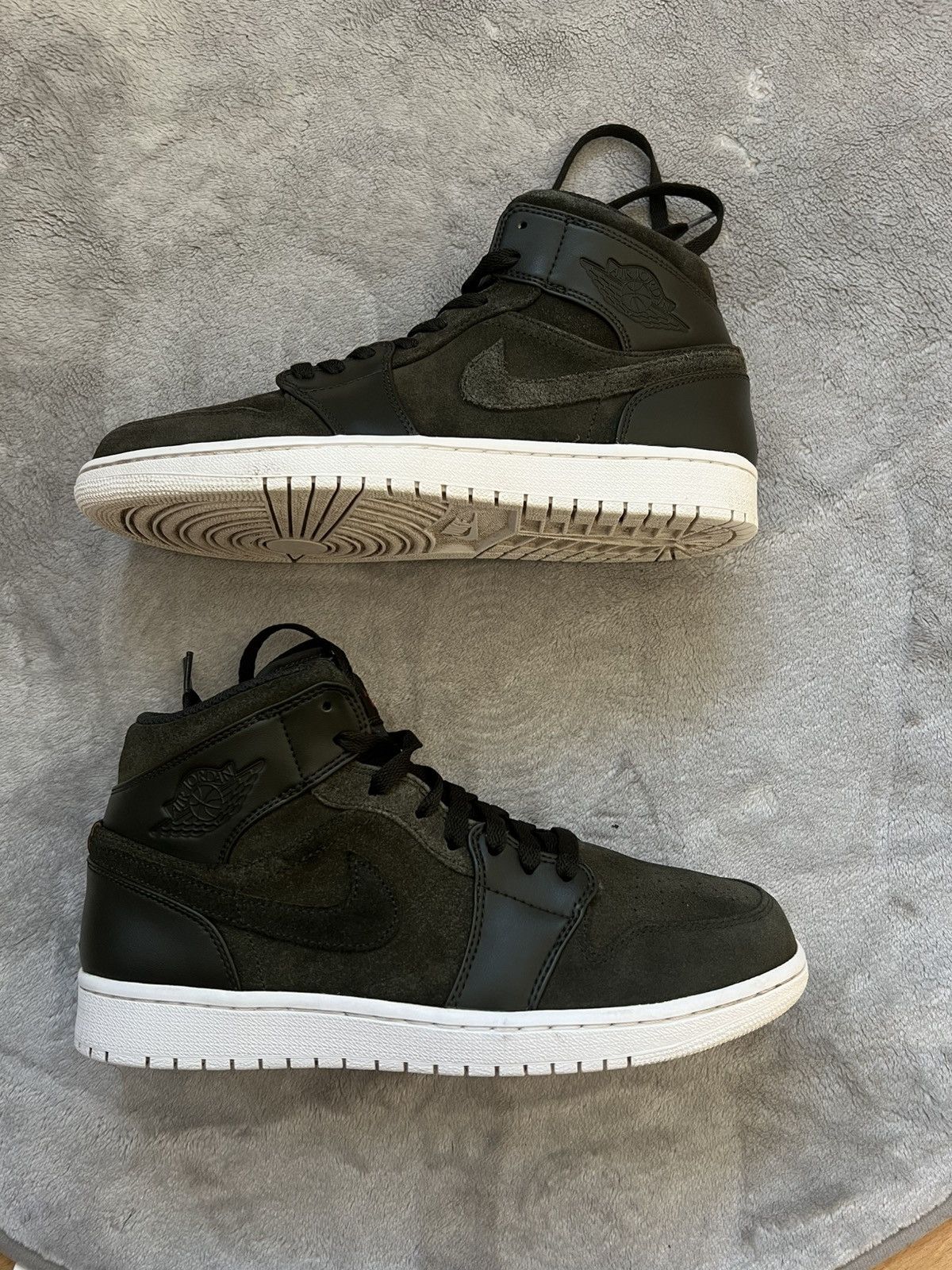 Jordan Brand × Nike Air Jordan 1 Retro Mid Seqouia Size US 9.5 / EU 42-43 - 1 Thumbnail