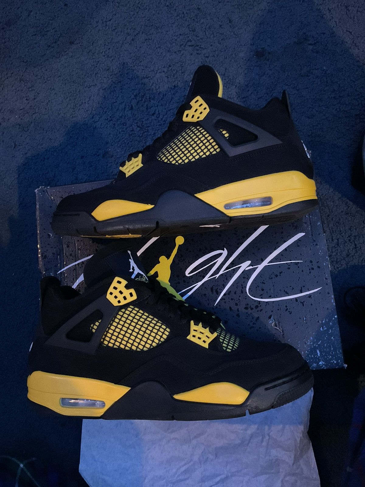 Nike Jordan 4 retro thunders Size US 10 / EU 43 - 1 Thumbnail