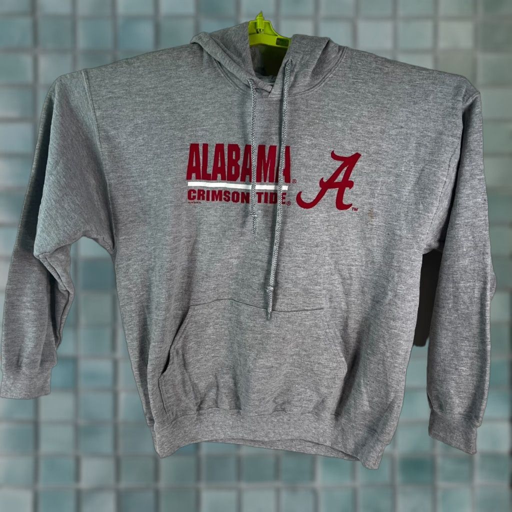 Gildan VINTAGE? Not Vintage. Alabama Crimson Tide Hoodie Gray Logo Size L Gildan Distressed Shirt Mens Lung. Size US L / EU 52-54 / 3 - 1 Thumbnail