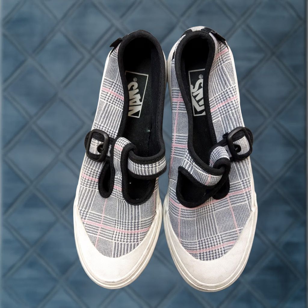 Vans Vans Sneakers Mary Jane Womens 7 37 Gray Plaid Strap Low Top Shoes Size M / US 6-8 / IT 42-44 - 1 Thumbnail
