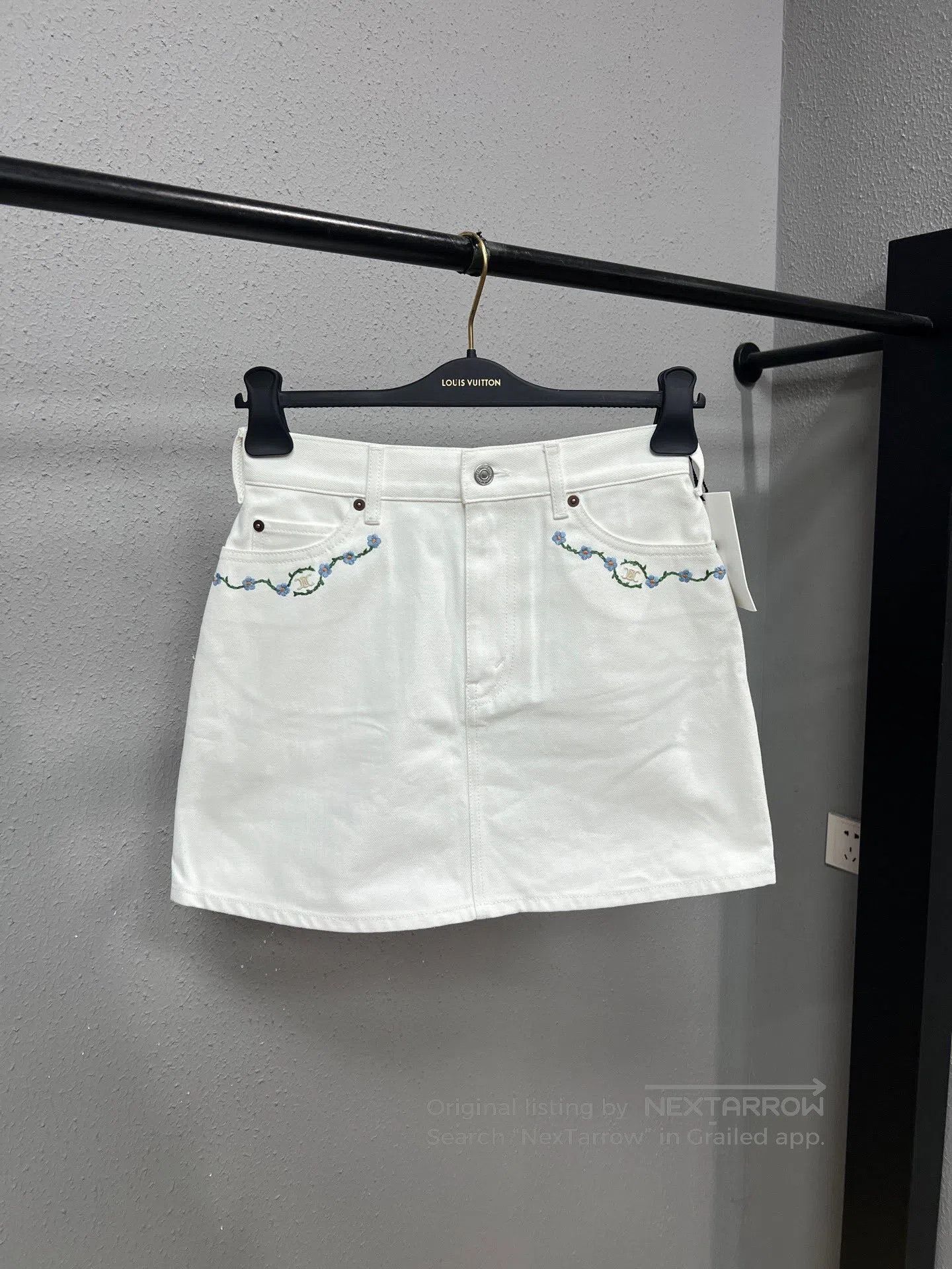 Celine CELINE White Floral Embroidered Denim Skirt| Size XS / US 0-2 / IT 36-38 - 1 Thumbnail