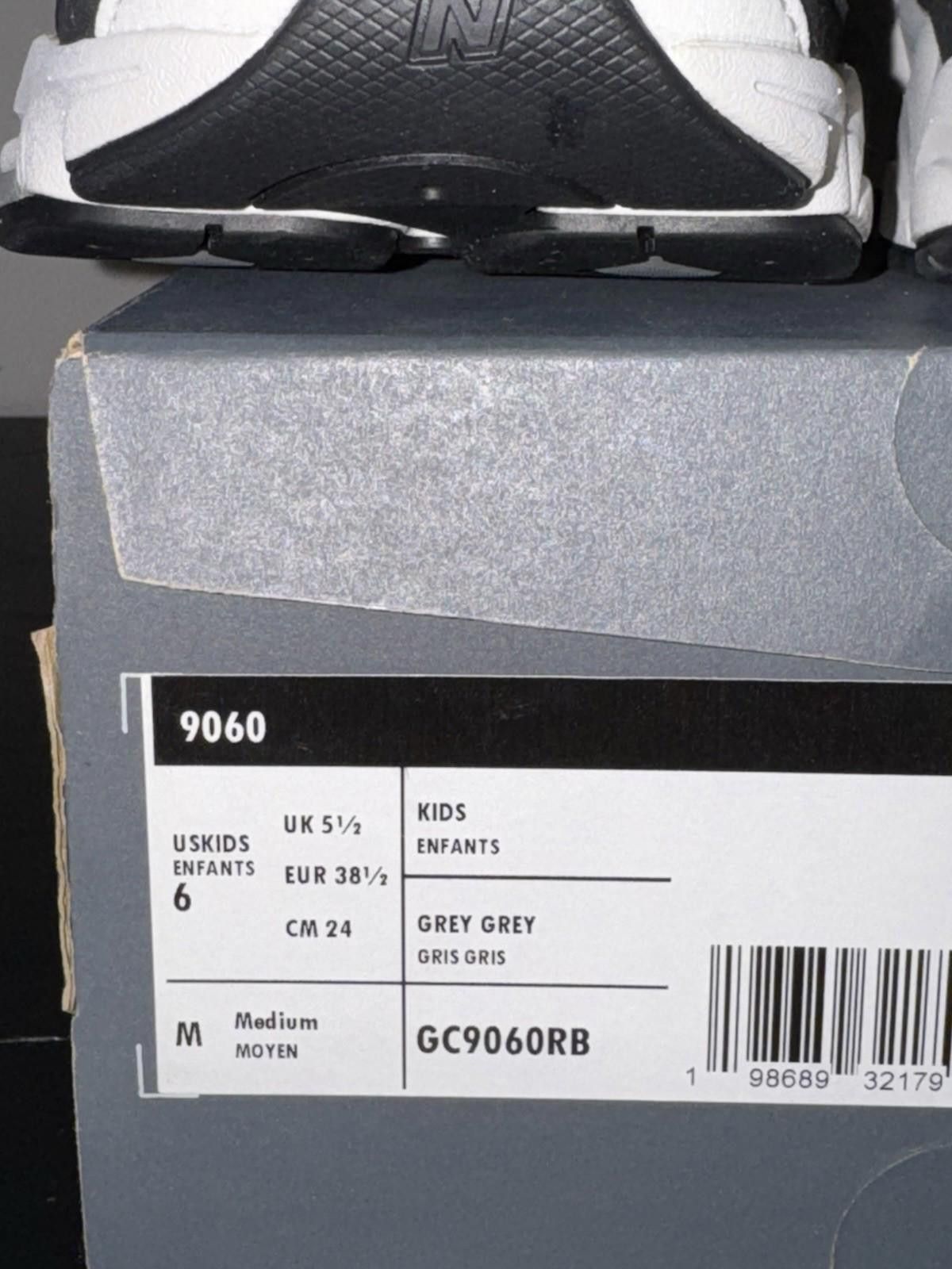 New Balance Size 6Y - New Balance 9060 Reflection Black (Mismatch!!) Size US 6 / EU 39 - 9 Thumbnail