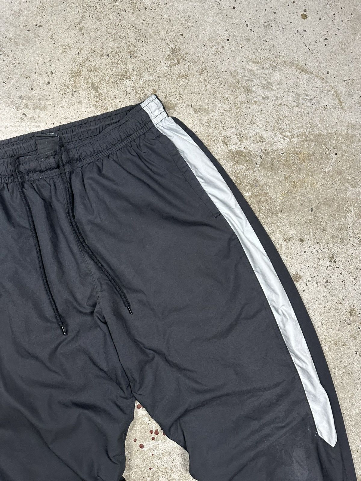 Nike Vintage Y2K Nike SB Baggy Black Track Pants Swoosh Size US 34 / EU 50 - 8 Thumbnail