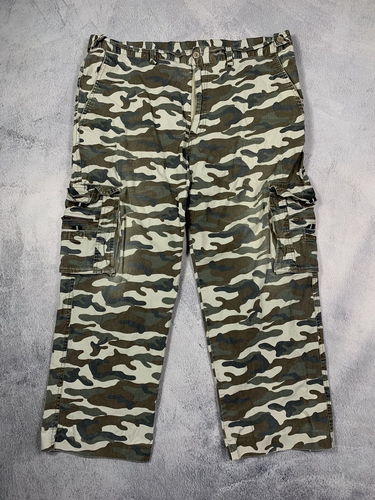Japanese Brand × Vintage Vintage Japanese faded cargo camo military trouser size 36 Size US 36 / EU 52 - 1 Thumbnail