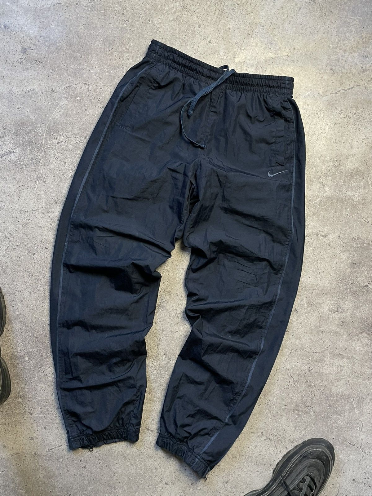 Nike Nike Vintage Nylon Pants Woven Sweatpants Baggy Japanese Y2K Size US 32 / EU 48 - 2 Thumbnail