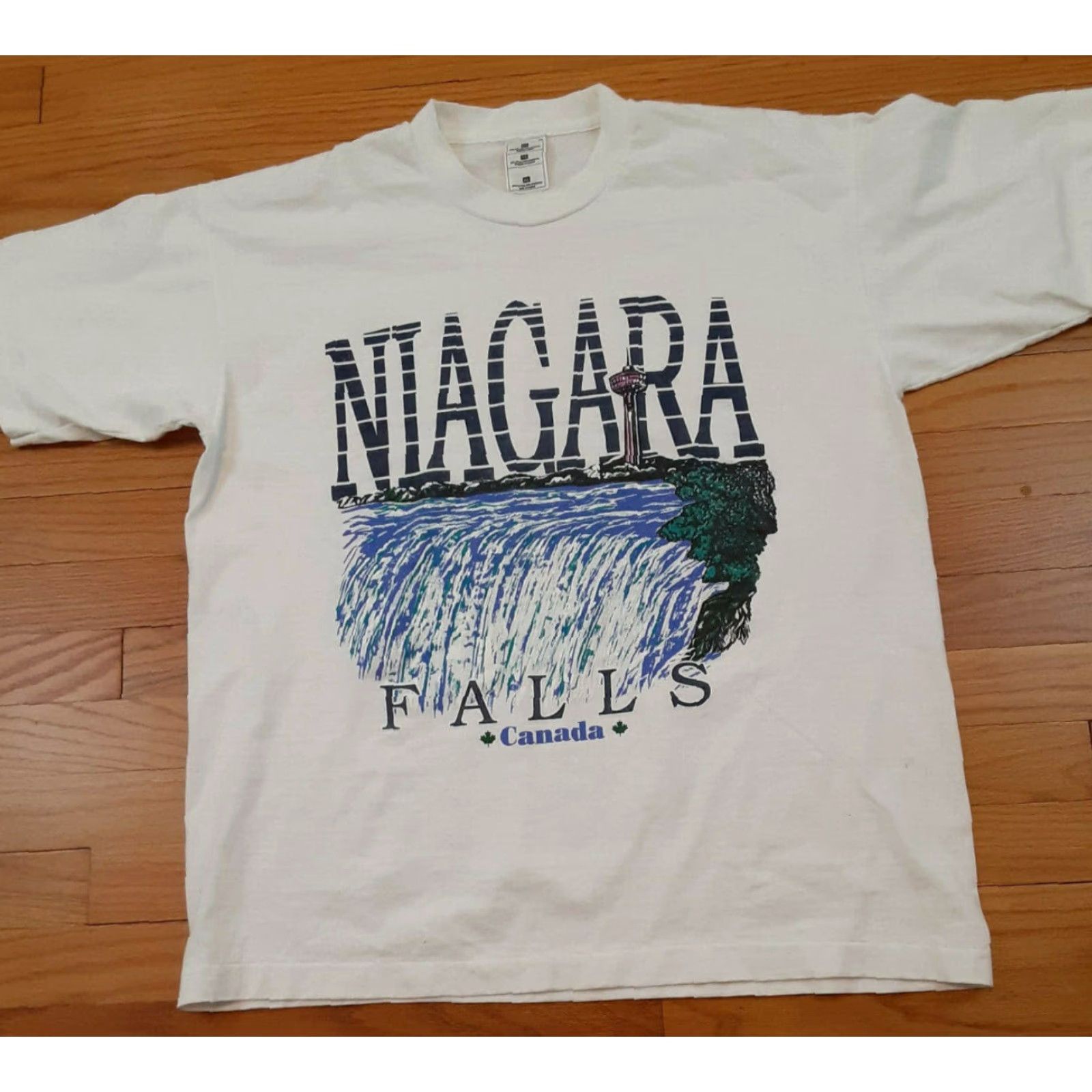 Fruit Of The Loom VINTAGE Niagara Falls Single Stitch T-Shirt Canada fruit of loom XL White Men 90s Graphic Art Short Sleeve Regular Regular Size US XL / EU 56 / 4 - 2 Thumbnail