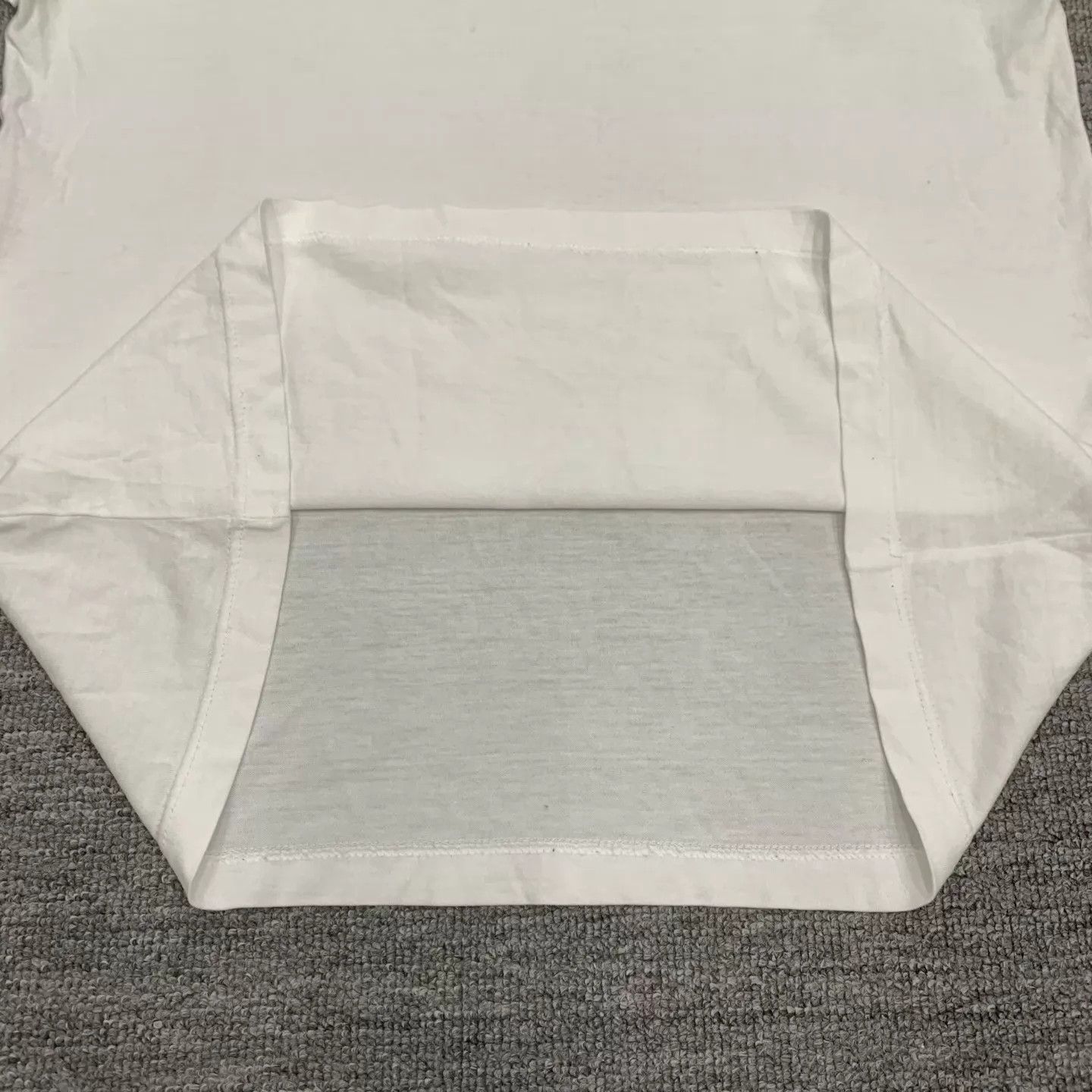Louis Vuitton LV white chest small logo short L 95 Size US L / EU 52-54 / 3 - 8 Thumbnail