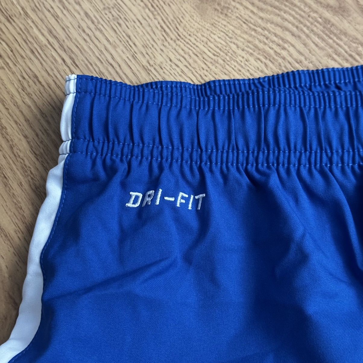 Nike × Vintage Brazil Home Football Shorts Nike Size US 35 - 4 Thumbnail