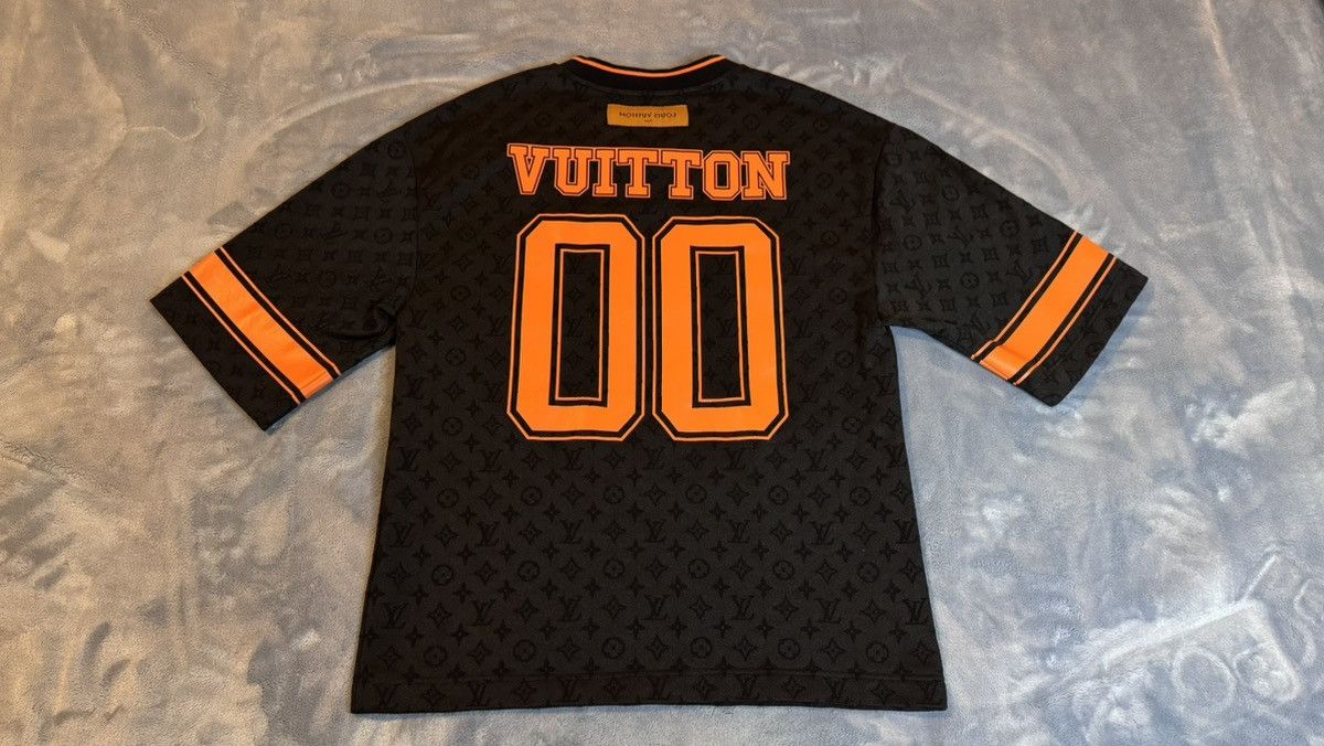Louis Vuitton Louis Vuitton x Virgil Abloh Sporty V-Neck T-Shirt Size US S / EU 44-46 / 1 - 7 Thumbnail