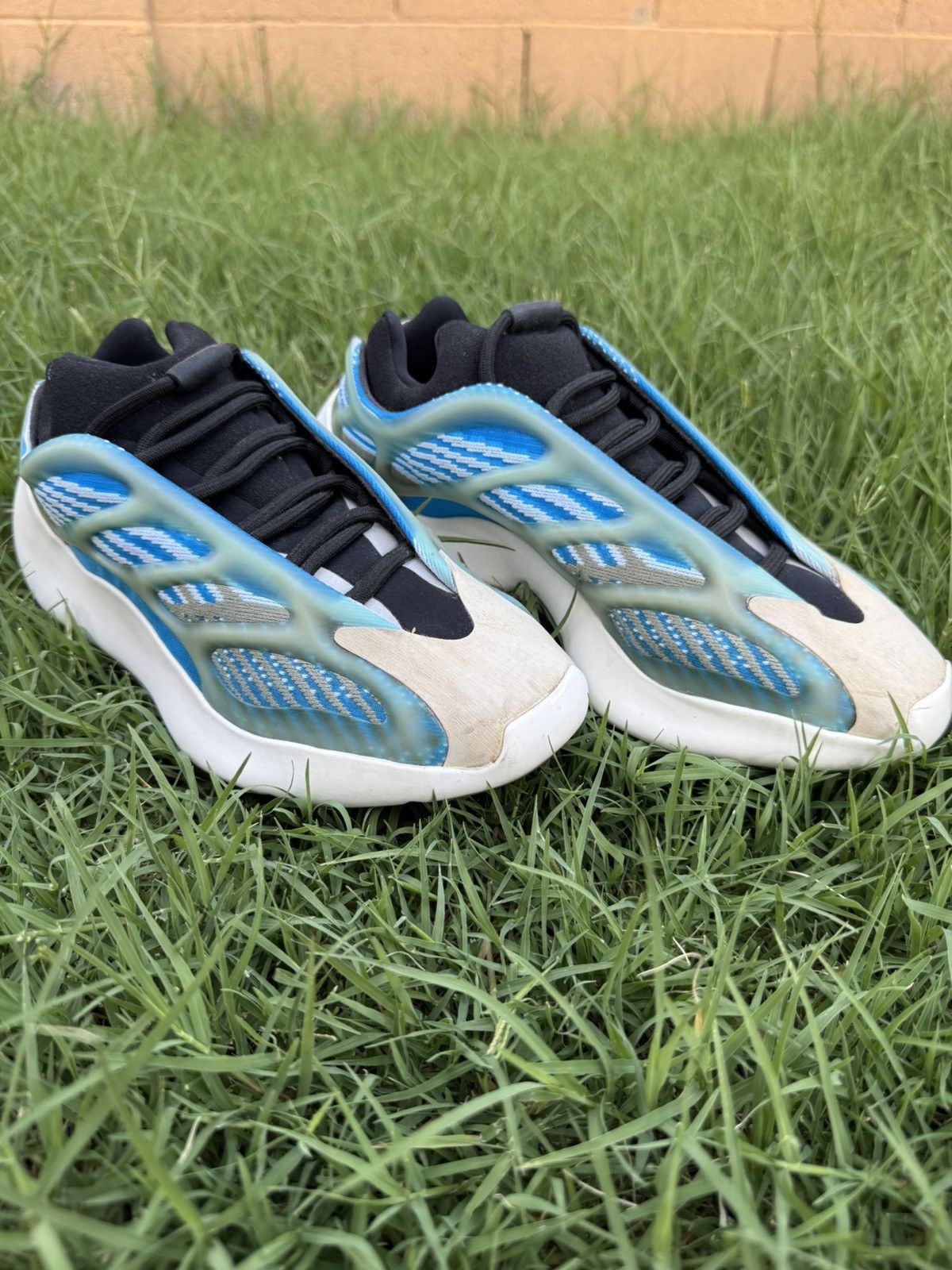 Yeezy Yeezy 700 V2 Arzareth Size US 6.5 / IT 36.5 - 1 Thumbnail
