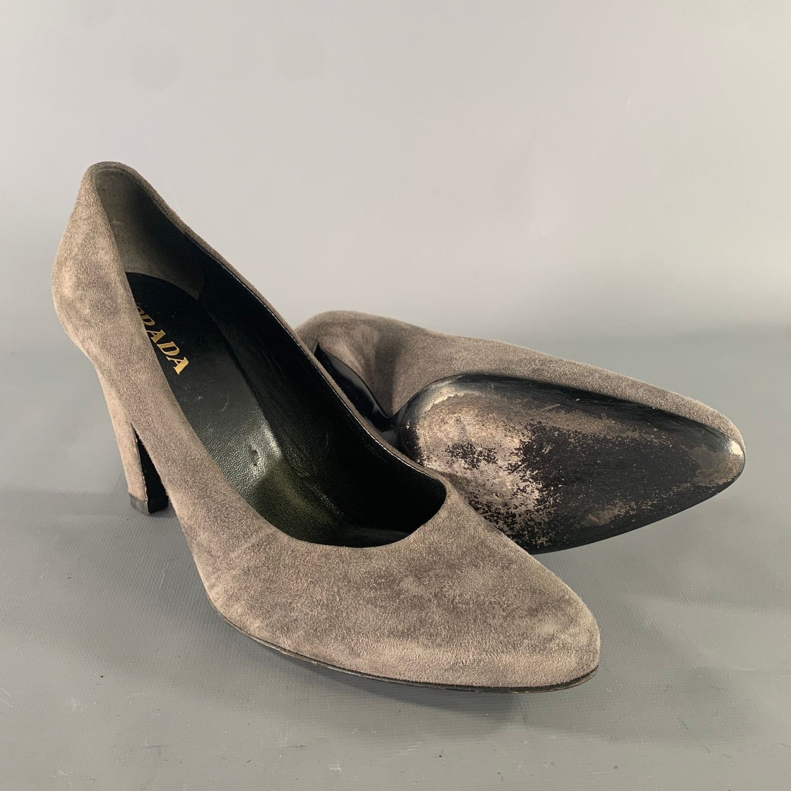Prada PRADA Size 9.5 Grey Suede Solid Pointed Toe Pumps Size US 9.5 / IT 39.5 - 5 Thumbnail