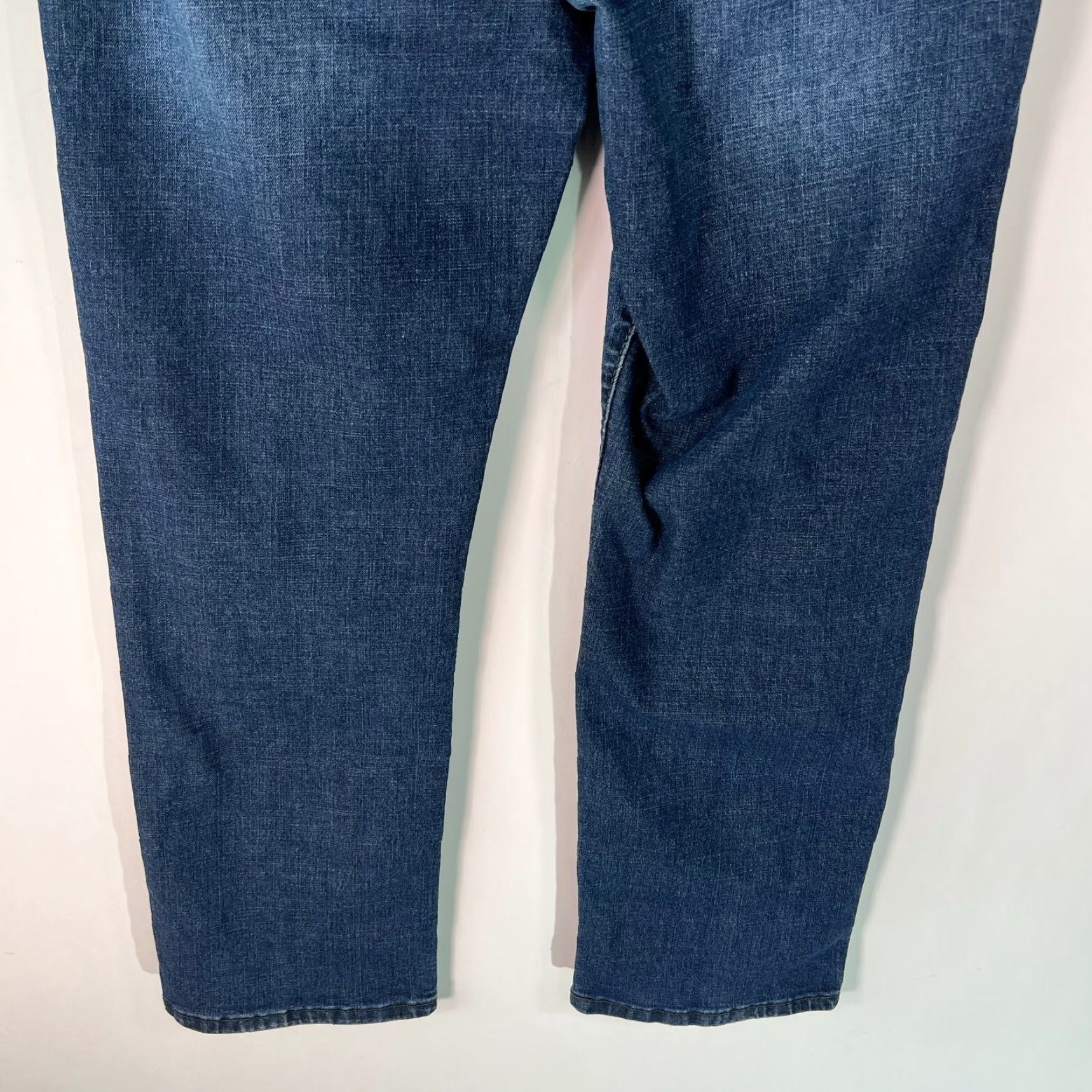 Izod Izod Jeans Flat Front Low Rise Straight Leg Blue Denim Size 38X30 Casual Mens Size US 38 / EU 54 - 6 Thumbnail