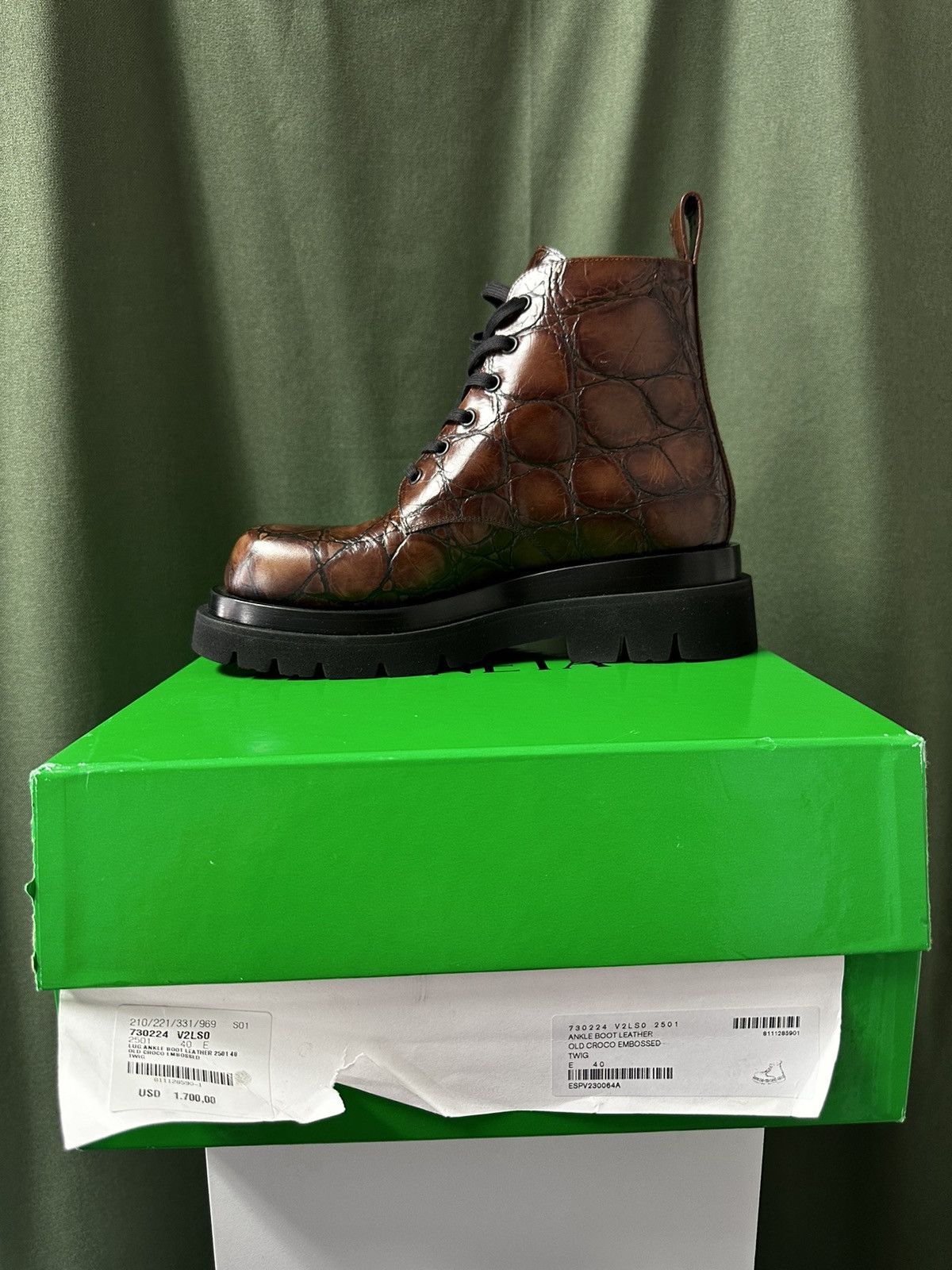 Bottega Veneta BOTTEGA VENETA CROCODILE MOTIF LUG ANKLE BOOTS Size US 7 / EU 40 - 16 Thumbnail