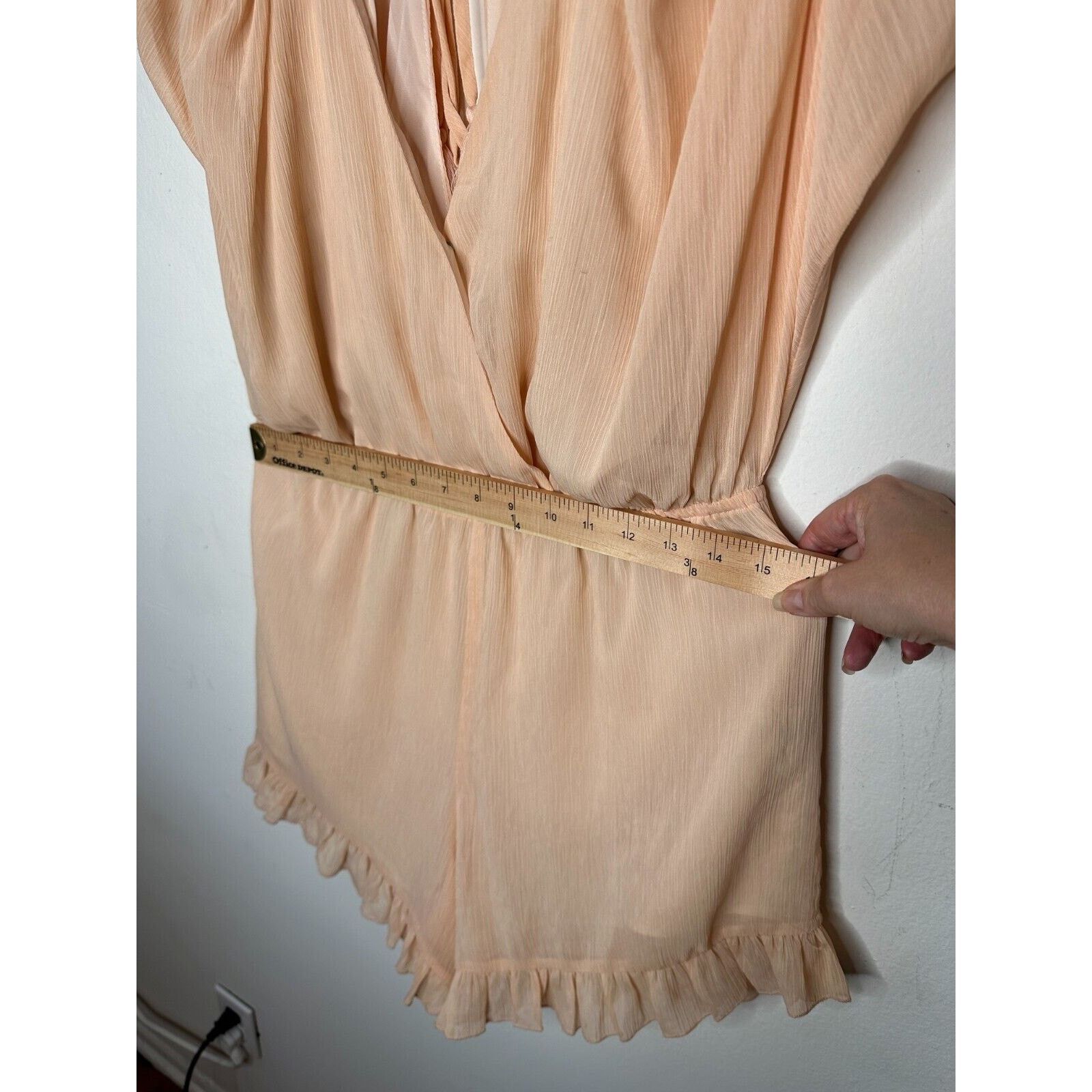 Other Lovers + Friends Peach Ruffle Cold Shoulder Open Back Romper Size L / US 10 / IT 46 - 12 Thumbnail