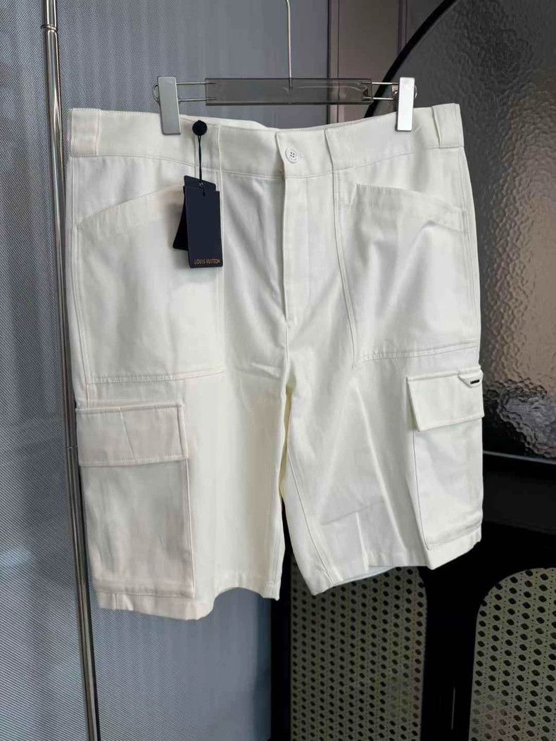 Louis Vuitton Louis Vuitton White Cargo Shorts Size US 36 / EU 52 - 1 Thumbnail