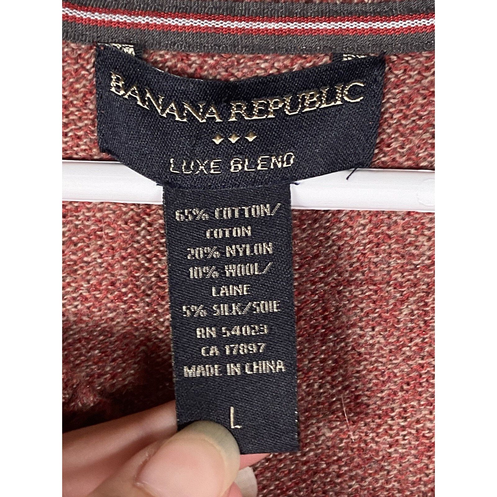 Banana Republic Banana Republic Sweater Size L Long Sleeve V Neck Luxe Red Size US L / EU 52-54 / 3 - 2 Thumbnail