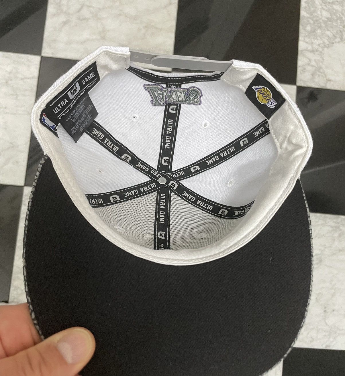 NBA 🔥Exclusive Lakers Adjustable hat Size ONE SIZE - 4 Thumbnail